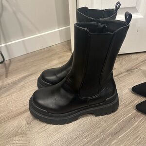 Fashion Nova Black Chunky Chelsea Ankle Boots